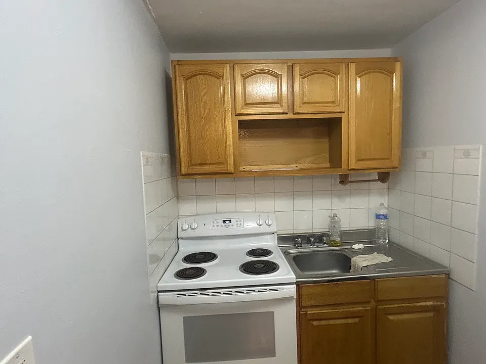 6-250 McLean Ave #6