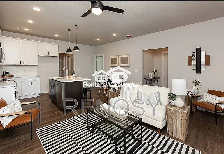 3639 NE Kara Ln — Photo 8