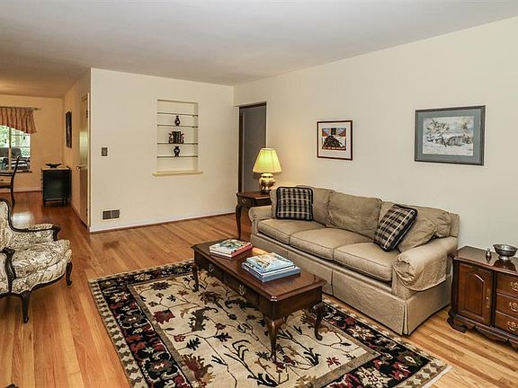 3rd image of 305 Forest Ave