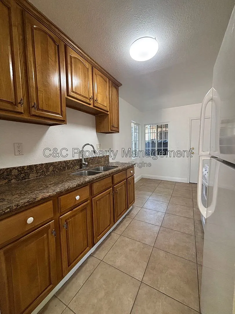 3 bed, 1.0 bath, 1100 sqft, $2,700 — Photo 4