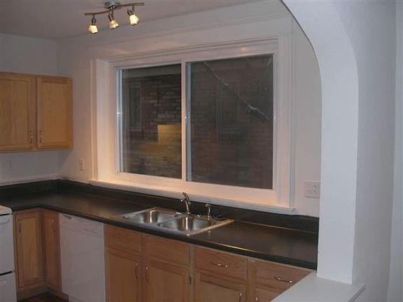 5th image of 4051-4053 Giles Ave