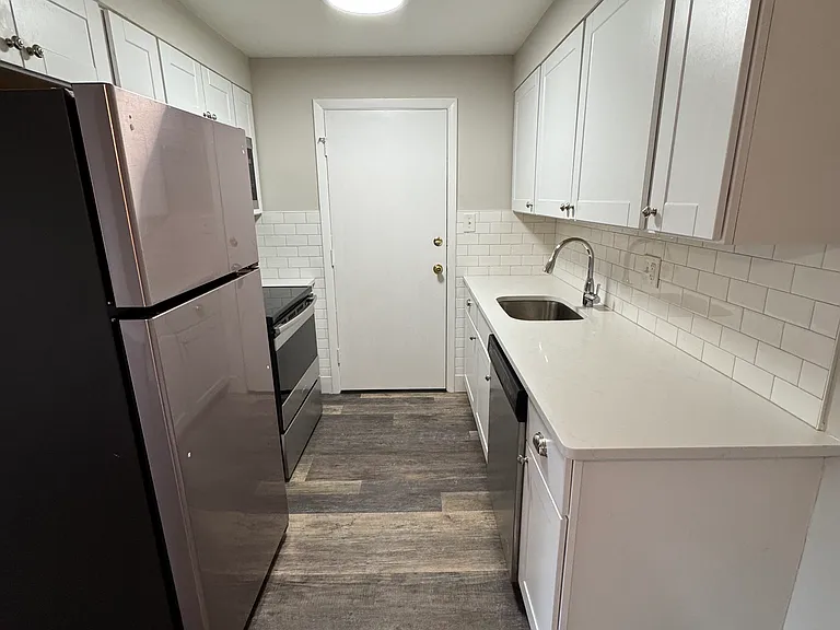 721 Lepere Ave #F — Photo 5