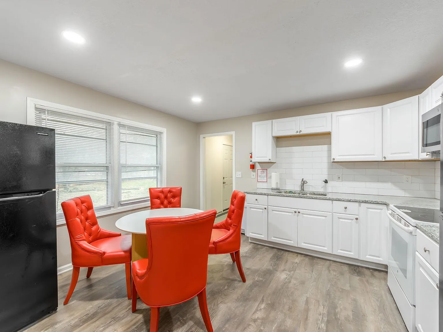 4 bed, 3.0 bath, 1800 sqft, $750 — Photo 4