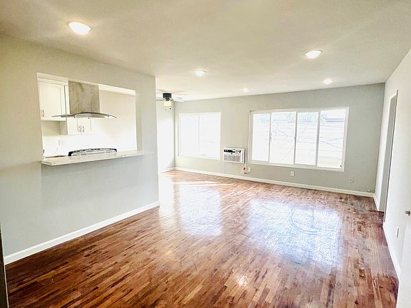 4th image of 949 N Sierra Bonita Ave #11
