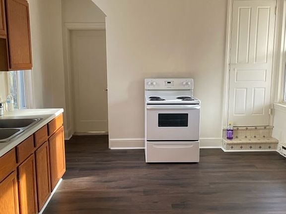4th image of 237 Pattison St #802827468