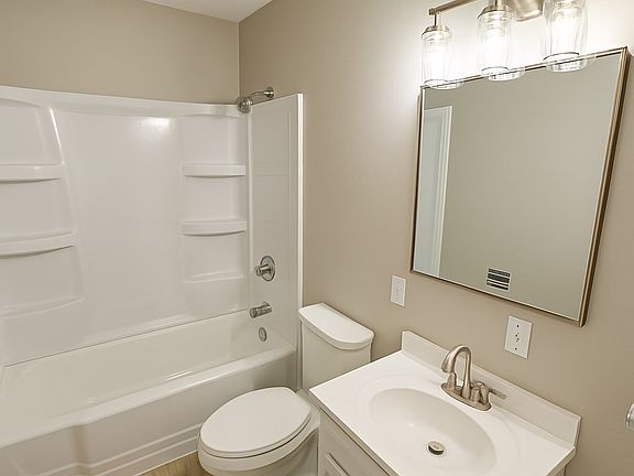 5th image of 4221 N St