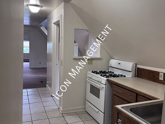 5th image of 816 W Main St APT 3