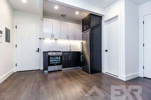 Rented by EXR | media 18