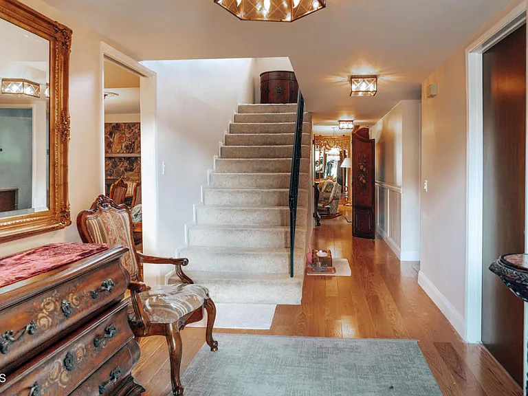 10872 Kings Rd — Photo 4
