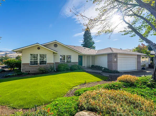 938 Cypress Point Loop, Ashland, OR 97520