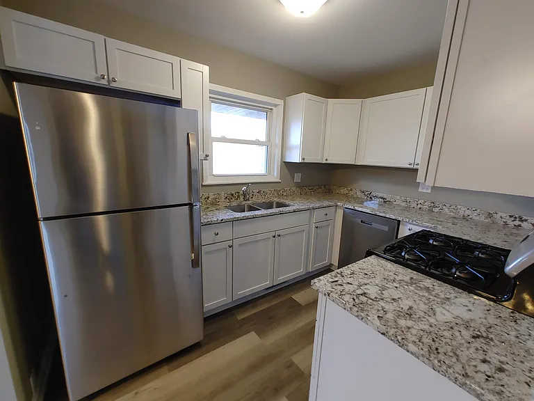 52 Beacon Ave — Photo 7