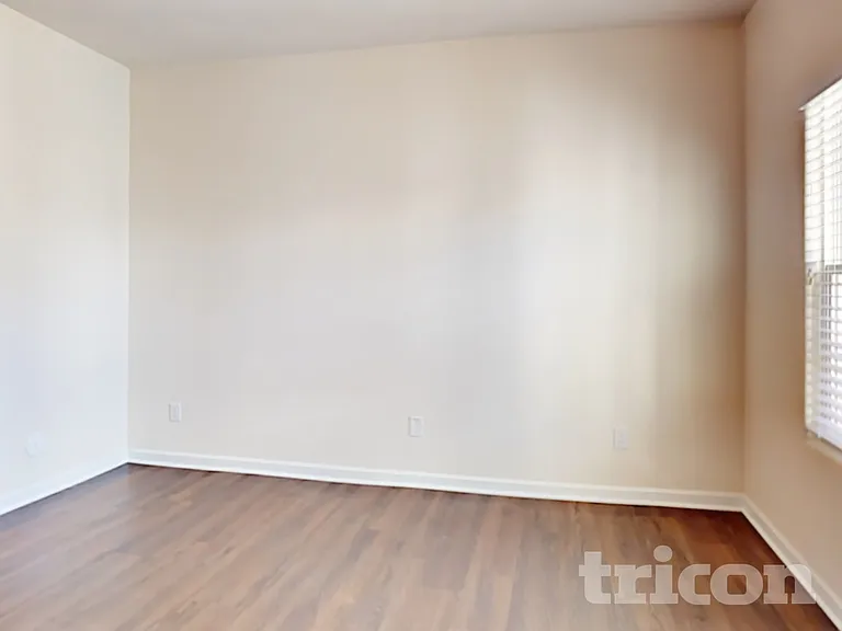 1357 Waylon Ave — Photo 5