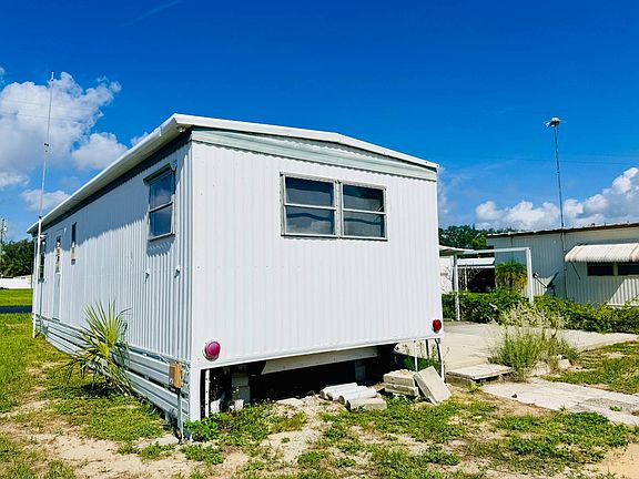 2nd image of 3004 Phil Ln