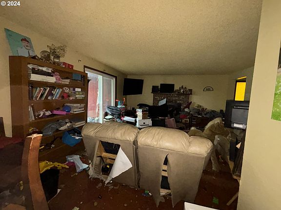 5th image of 1100 Quince Dr