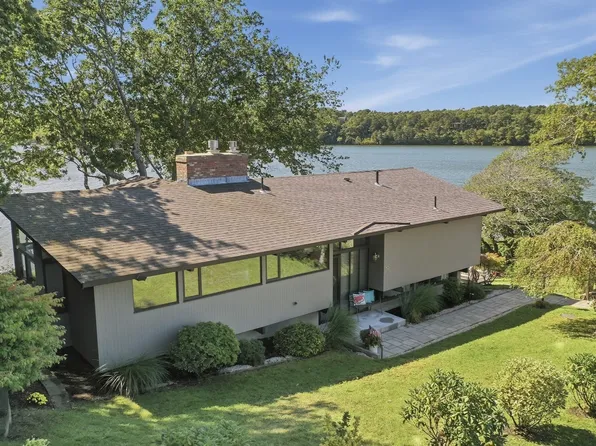 32 Eagle Hill Dr, Plymouth, MA 02360