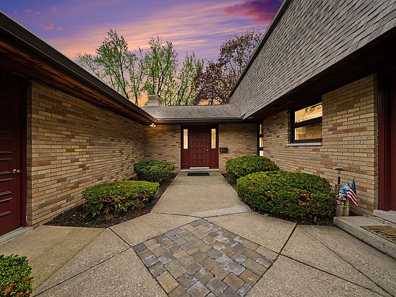 2nd image of 2727 S Lakeshore Dr APT E-20