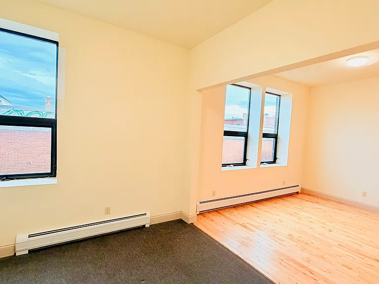 191 College St #212 — Photo 25