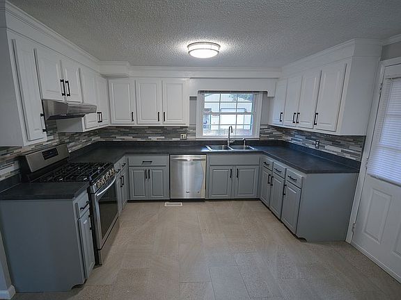 2nd image of 585 Dawn Dr