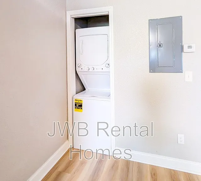 7819 Jasper Ave — Photo 8