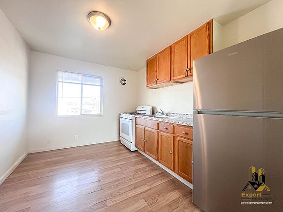 5th image of 3720 Astoria St #8