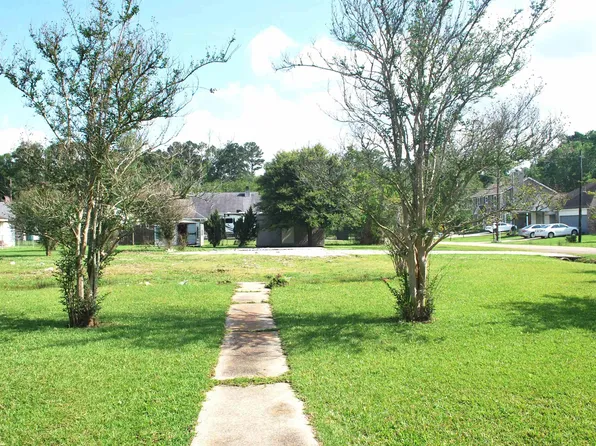 14161 Forest Glen Ln, Walker, LA 70785