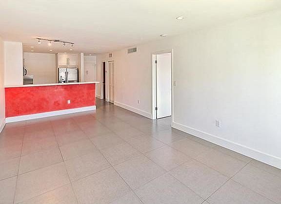5th image of 1000 Michigan Ave APT 306