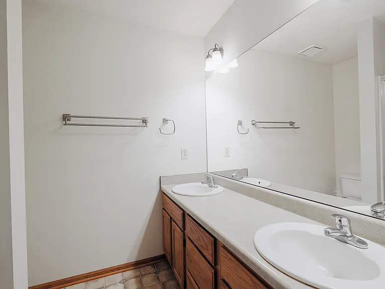 8815 Venice Ln — Photo 24