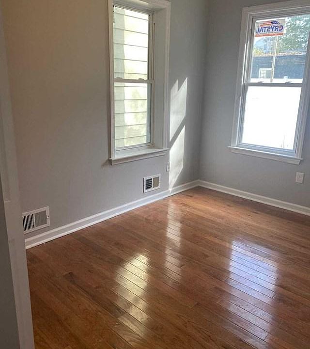 2nd image of 530 Grove St
