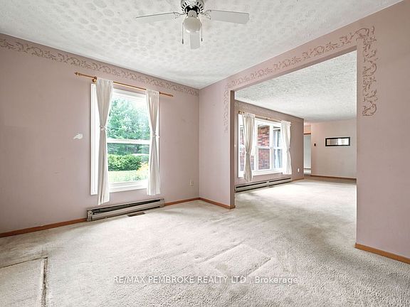 4th image of 20 Meadowbrook Dr