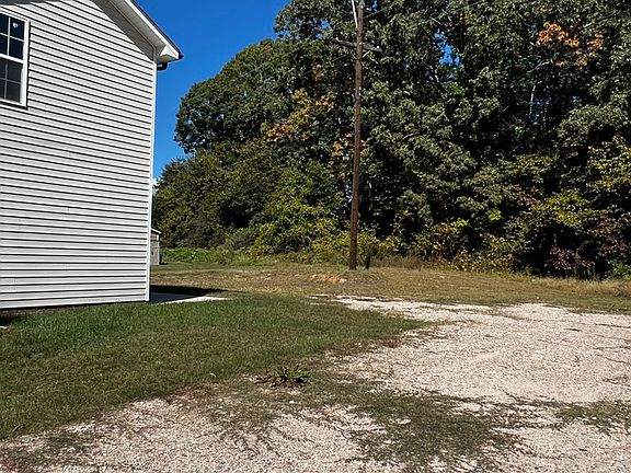 3rd image of 513 E Mills Dr