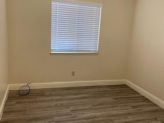 5th image of 180 Selwyn Dr Unit 3