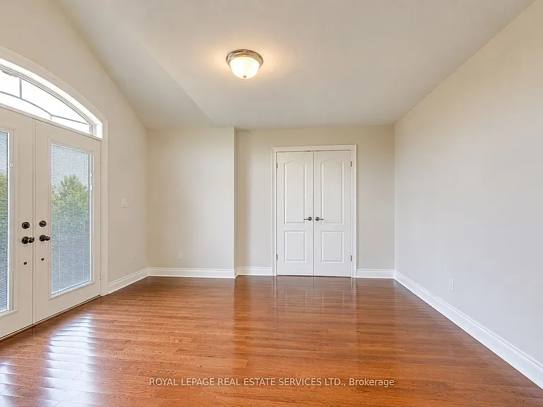 2473 Tesla Cres — Photo 28