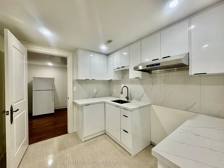 192 Kingsdale Ave #LOWER — Photo 3