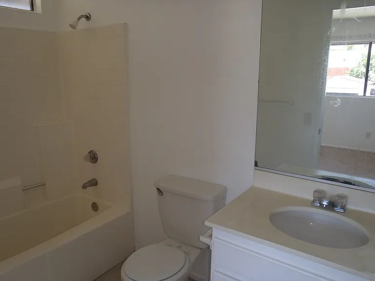 555 Sioux Dr #D — Photo 9