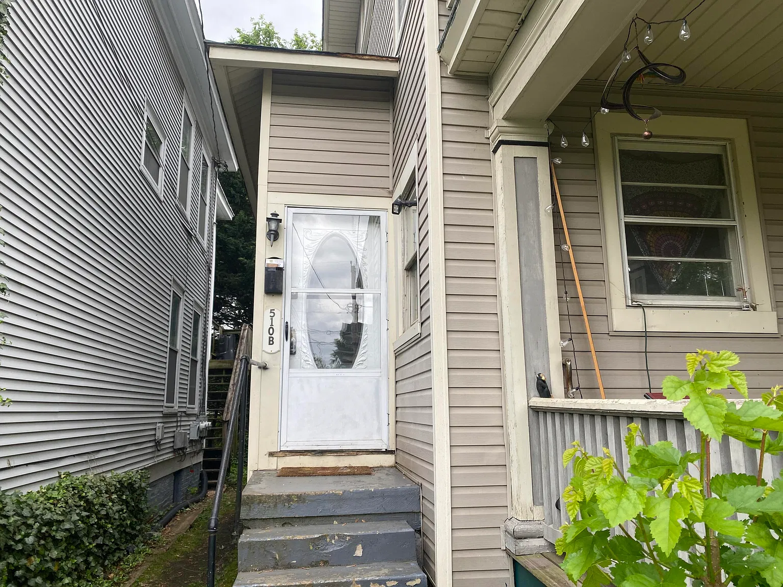 3 bed, 1.0 bath, 969 sqft, $1,100 — Photo 2