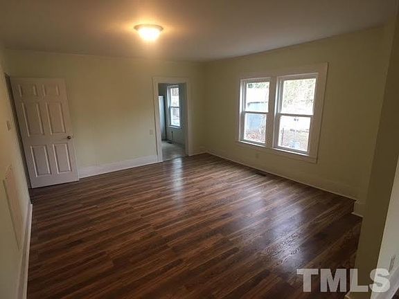 4th image of 910 Camden Ave #A
