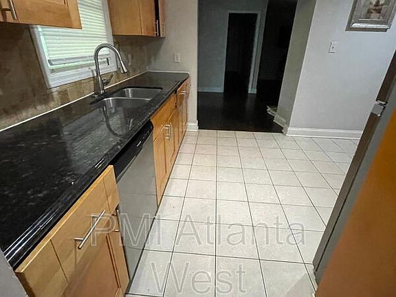 2nd image of 1715 Highland Pl