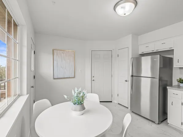 N84W15408 Menomonee Ave APT 2, Menomonee Falls, WI 53051