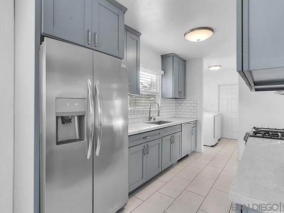 4th image of 4766 College Ave