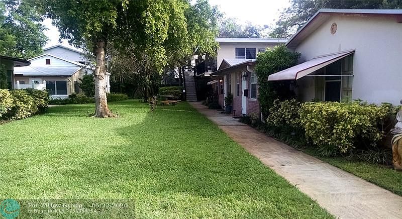 1st image of 702 SE 16th St