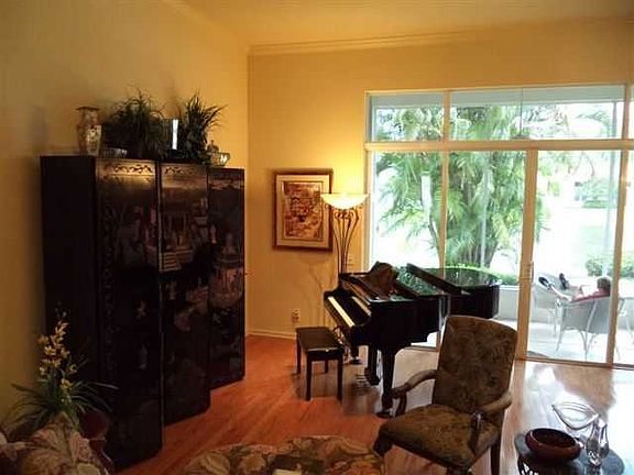 3rd image of 2547 Bay Pointe Dr