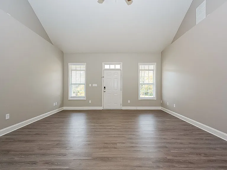 4060 Springvale Way — Photo 5