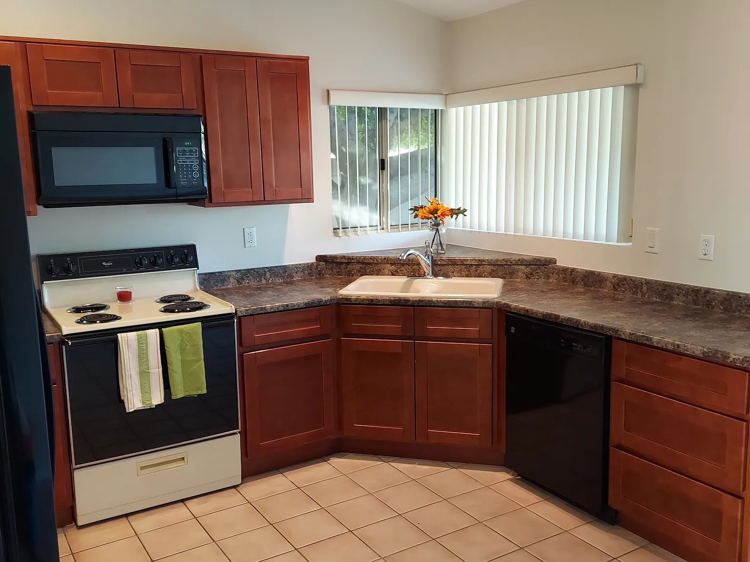 3 bed, 1314 sqft, $2,000 — Photo 4