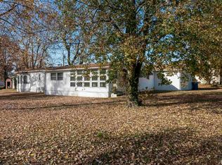 215 N Park St, Hurst, IL 62949