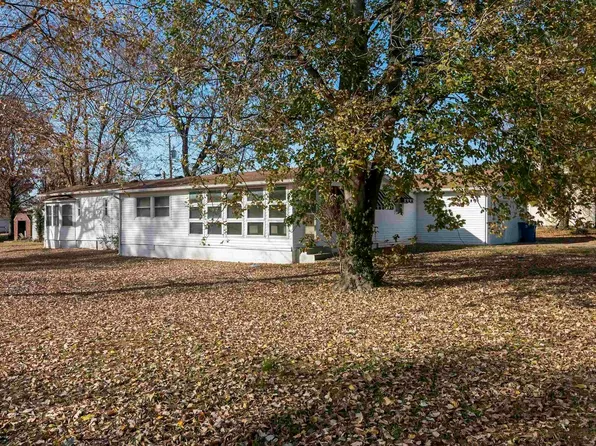 215 N Park St, Hurst, IL 62949