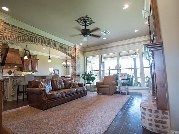 5th image of 709 Saint Martin Ln