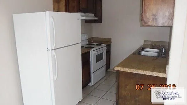 2 bed, 1.0 bath, 775 sqft, $800 — Photo 3