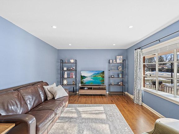 4th image of 225 Pauline Dr