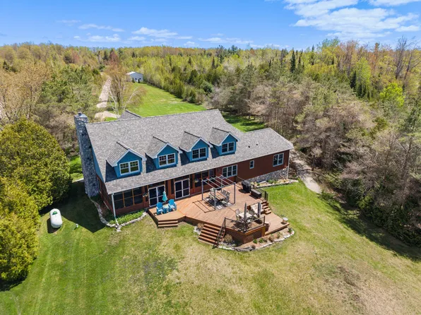 8585 Swan Pointe Dr, Cheboygan, MI 49721