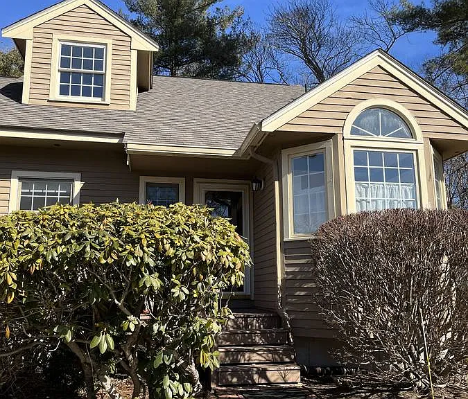 4 Turnbridge Ln — Photo 1